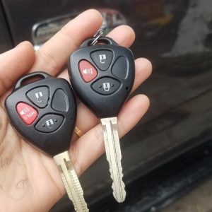 làm chìa khóa xe Toyota