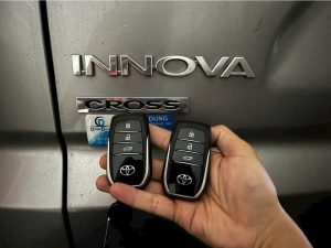 Làm Chìa Khóa Xe Toyota Innova