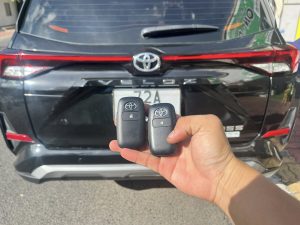 làm chìa khoá toyota veloz